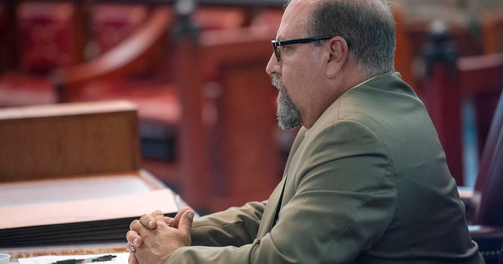 WTF! Did he tell the rapist to keep his dick in his pants? 😡 Judge fired after telling alleged rape victim to "close your legs" https://t.co/9tRWlJ0BD1