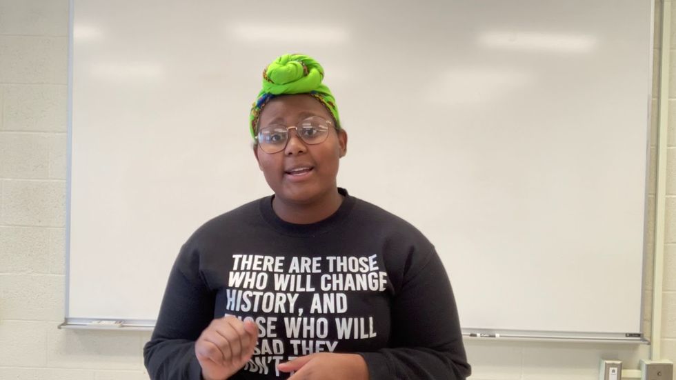 This young woman astounds me. This is Dasia Taylor, 17.  She invented a new type of suture that changes color to show if a wound is infected. 
She won the Iowa State science fair and is a finalist for the National competition. 
 https://t.co/7yBmaBBNtj