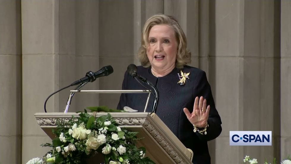Secretary of State Hillary Clinton paid tribute to Secretary of State Madeleine Albright today. #69 to #59.

https://t.co/zju3H5Be5y