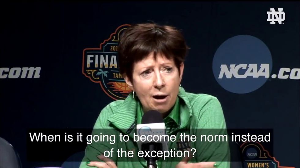 Whether you are rooting for Notre Dame or Connecticut in tonight's semi-final NCAA match, you ought to root for Muffet McGraw’s fight for gender equality. Read and watch. #NCAABasketball https://t.co/ALuXM3GQNl