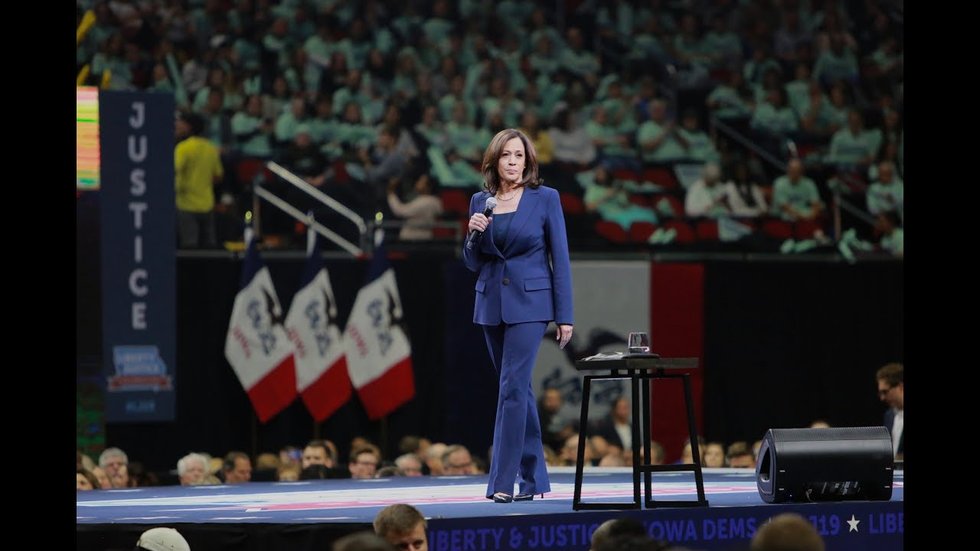NEW POST: "Kamala Harris may be struggling to grab traction in a ridiculously & inexcusably bloated primary race, but in a general election against an unqualified, misogynistic, white, male racist, Harris is lightning in a bottle.”
#KHive #Kamala2020
https://t.co/FSxLmRPCH1